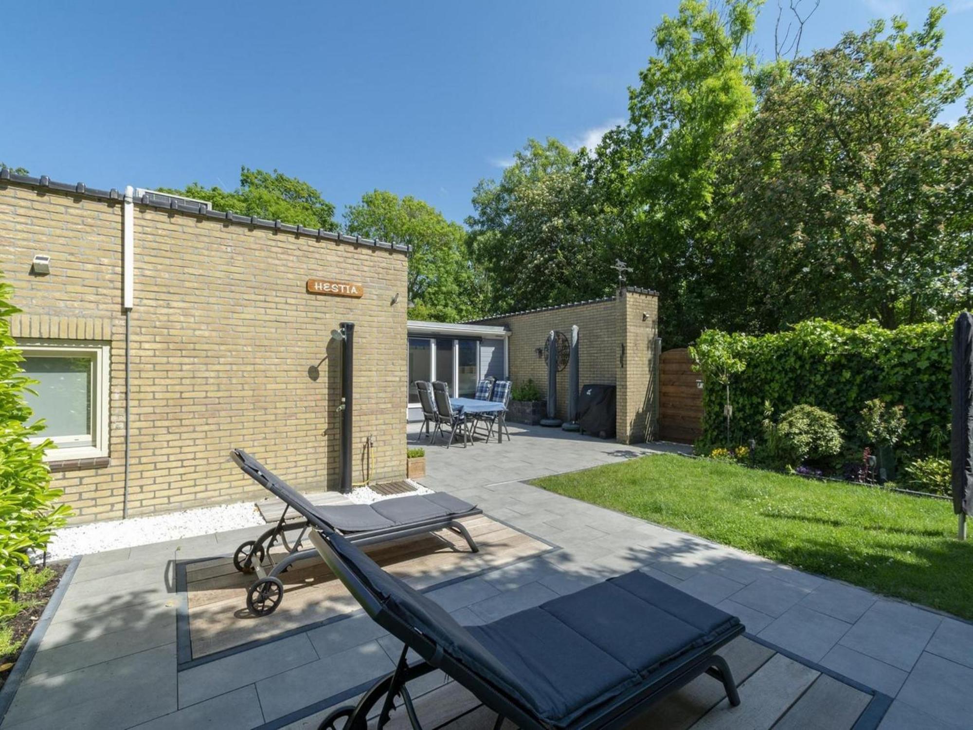 Stylish Bungalow With A Large Garden Sint Maartensvlotbrug Exterior photo