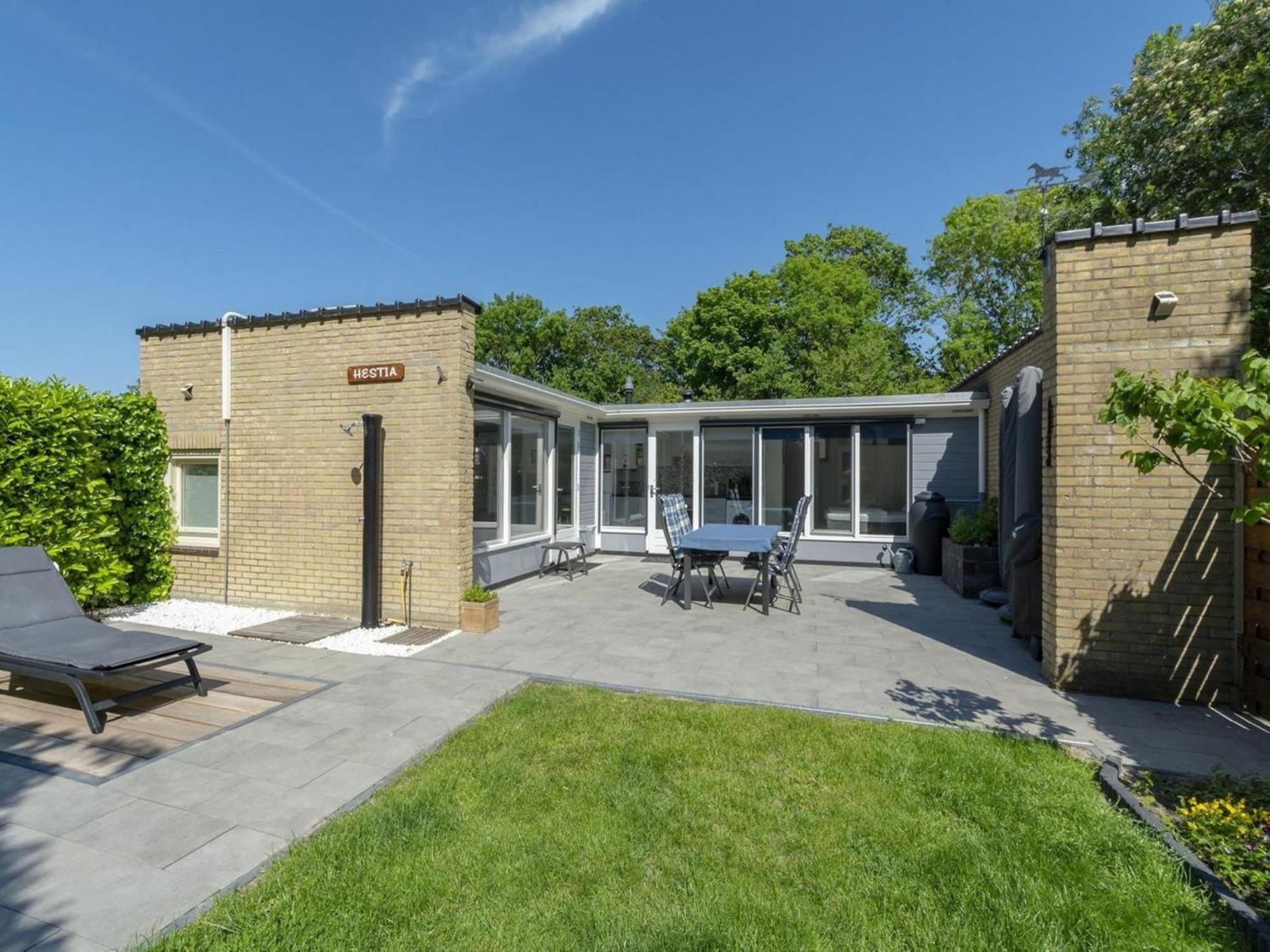 Stylish Bungalow With A Large Garden Sint Maartensvlotbrug Exterior photo
